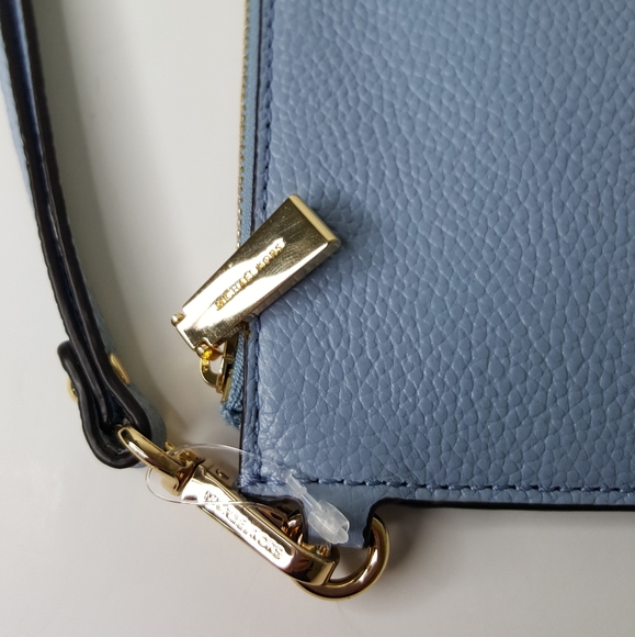 Michael Kors leather wristlet and credit card hold - Picture 6 of 8